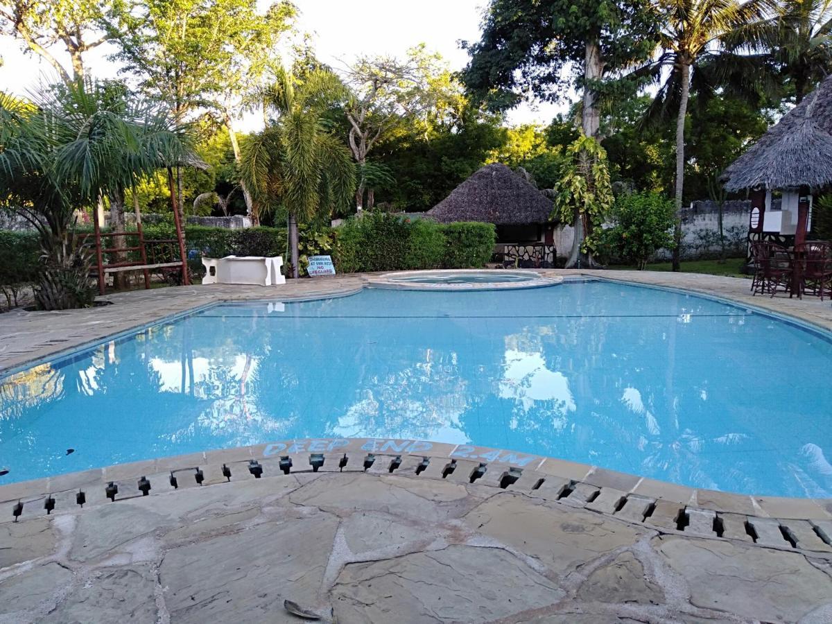 Oasis Diani Beach Villas Экстерьер фото