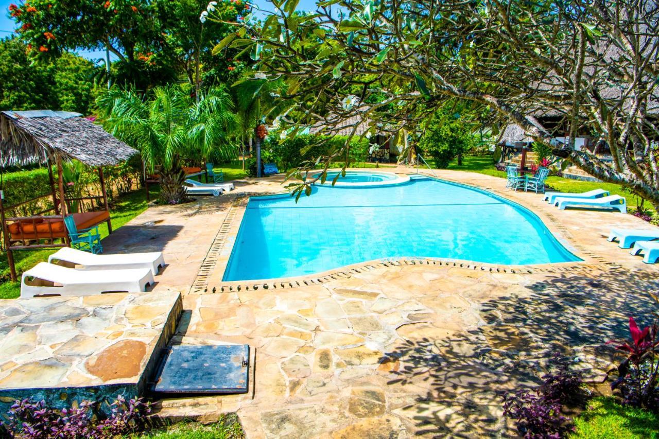 Oasis Diani Beach Villas Экстерьер фото