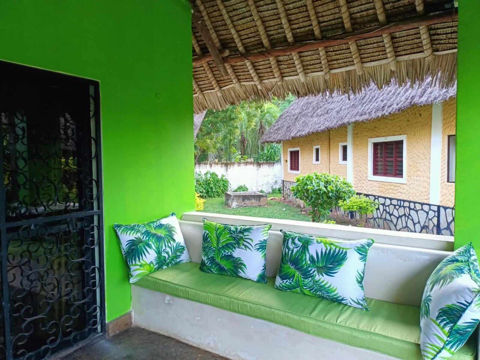 Oasis Diani Beach Villas Экстерьер фото
